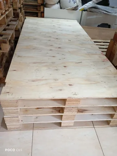 Pallets seminovos compensado resistente medida 2.30mt por 1.30mt entregamos.