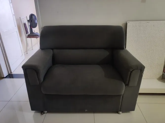 SOFÁ cinza em bom estado