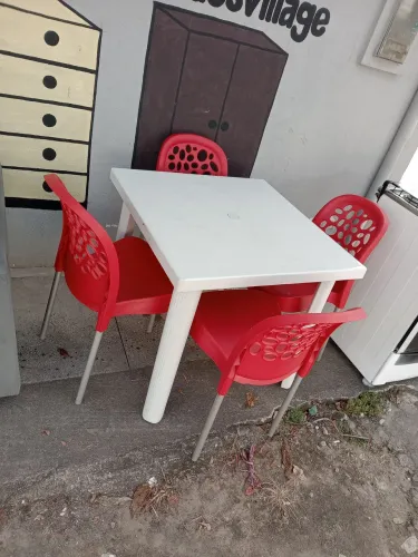 Mesa com 4 cadeiras