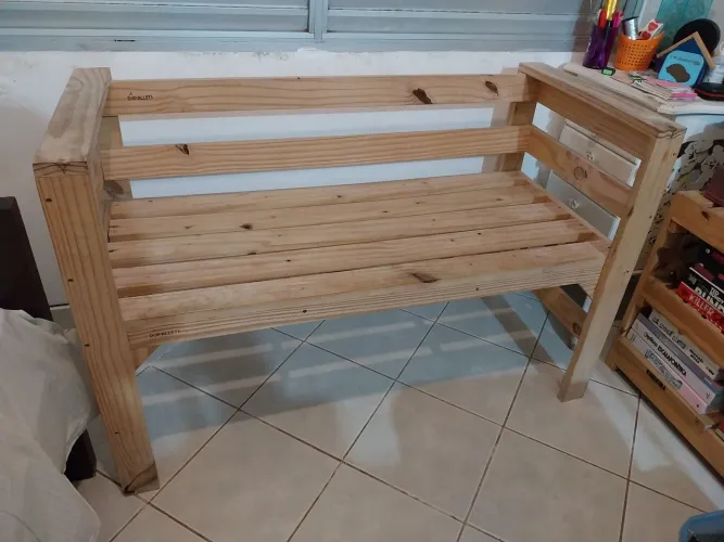 Banco de madeira Pinus