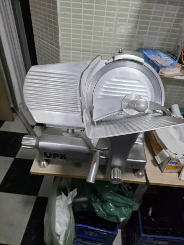 Cortador de frios profissional UPX em inox