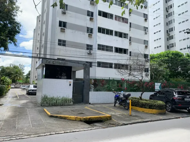 Apt 70m2 nascente, 3 qts sendo 1 reversível, 3 wcs, 1 vaga de garagem