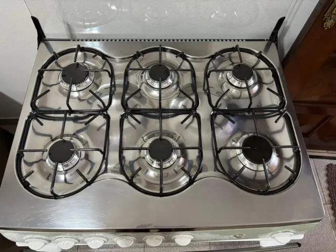 Fogão Brastemp 6 bocas branco todas as bocas e forno funcionando 450,00