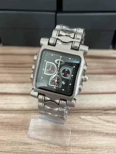 Relógio de Pulso Oakley Minute Machine Masculino Bracelete Aço - Fundo Preto