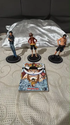 Action Figures e Manga De One Piece