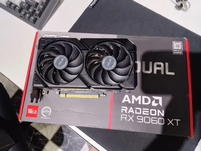 RX 9060XT 16GB Asus