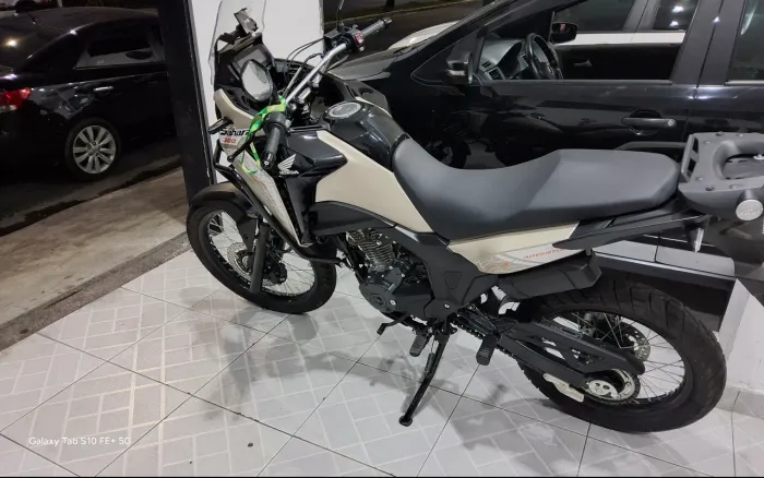 Lindíssima, zero, só rodou 1k para não ficar parada.