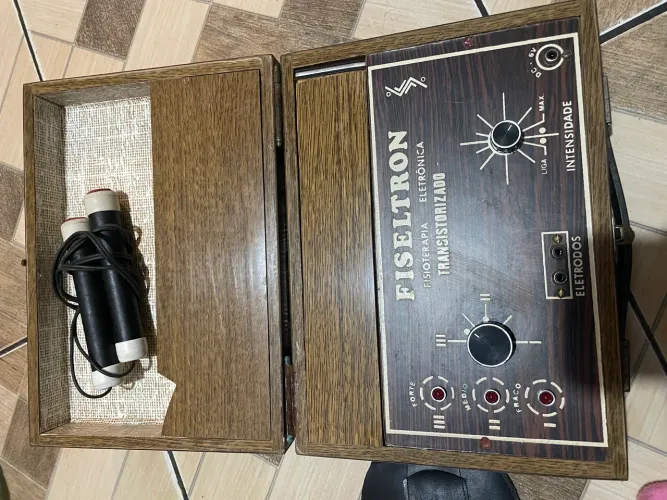 Antigo Aparelho Fisioterapia Fiseltron Anos 70/80 - Decoração / Coleção