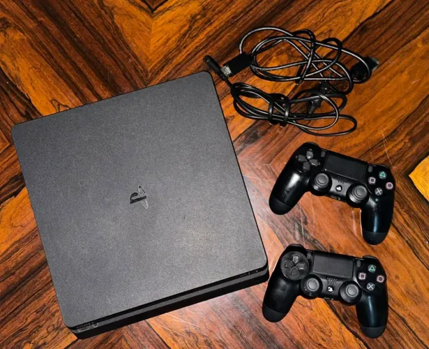 PlayStation 4 Slim com 2 controles dualshock originais