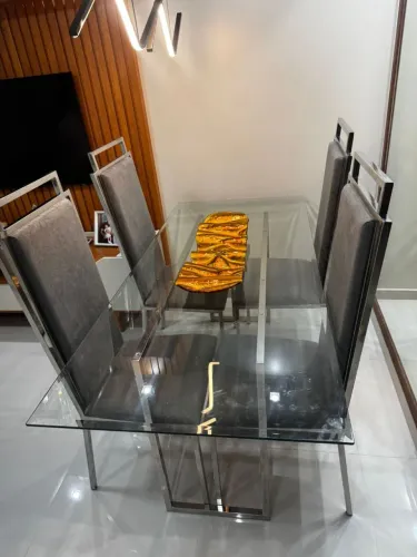 Conjunto de mesa inox com vidro temperado e bisotado, com 6 cadeiras inox 
