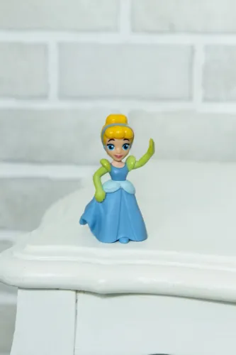 Boneca miniatura cinderela mcdonald's