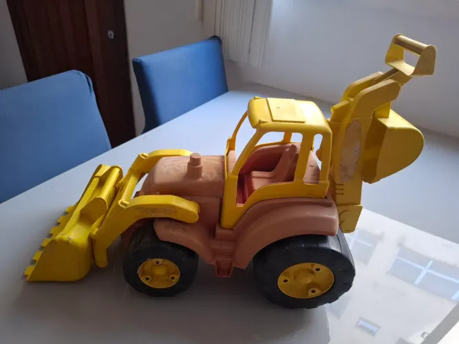 Trator retroescavadeira