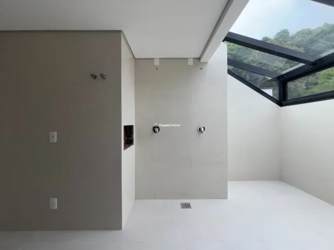 COBERTURA DUPLEX NOVA Á VENDA EM GRAMADO PRÓXIMA AO CENTRO DE GRAMADO