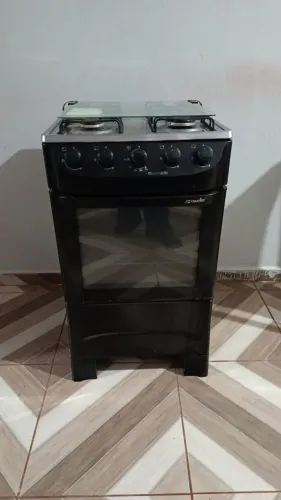 Fogão simples porém completinho