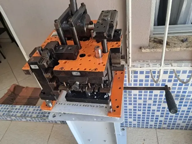 Estampo para esquadria de alumínio CHROMA/GOLD