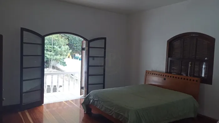 Casa com três pavimentos e 2 pontos Comerciais à venda em Paraibuna/SP