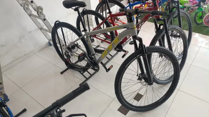 Vende-se Bicicleta Aro 29, Roma GTI semi nova apenas 3 meses de uso. Pra sair hoje 700