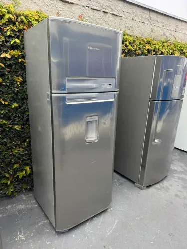 Electrolux gelo seco água na porta