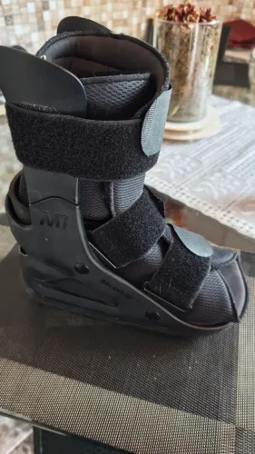 Bota ortopédica seminova