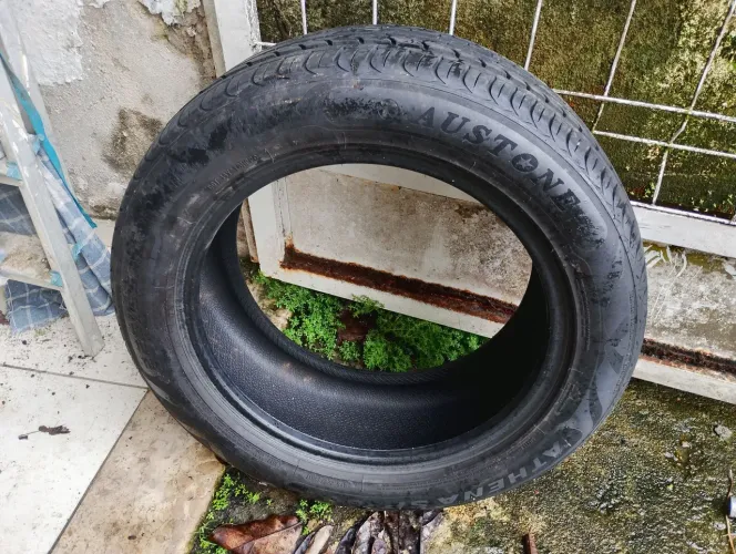 Pneu aro 17 225/55 muito novo