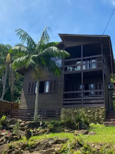 ?Chalé Exclusivo: Vista Mar, Mezanino, Jardim e Saída para 2 Ruas<br>?