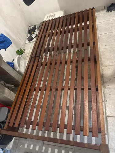 Cama Solteiro de Madeira em Ótimo Estado ?