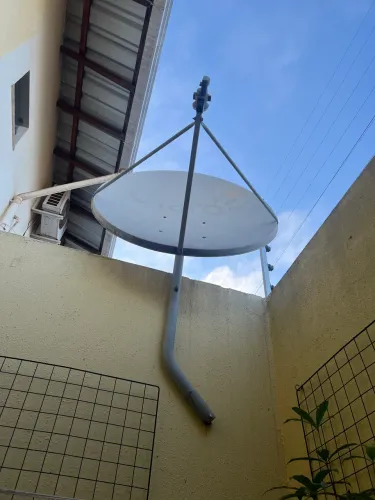 Antena Parabólica Claro TV 60cm com LNBF e Suporte