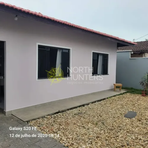 Casa à venda, estuda geminado como parte da negociação na região norte. Joinville, SC