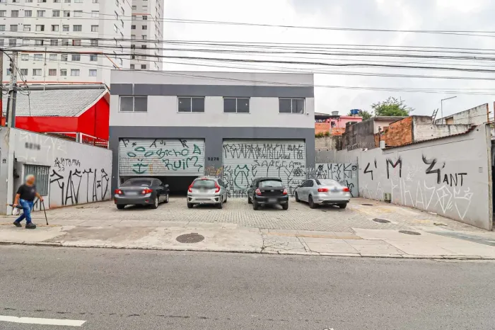 Galpão na Avenida Cupecê, 5276  186 m²