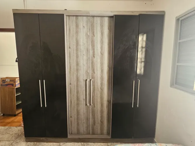 Guarda roupa 6 portas