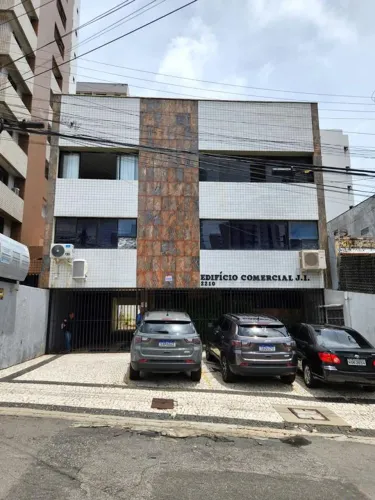 EXCELENTE PREDIO COM 09 SALAS E 09 BANHEIROS, COM VAGA PARA 05 CARROS E QUASE ESQUINA COM