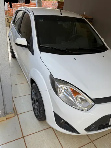 Ford Fiesta SE 1.6 8V Flex 5P 2014