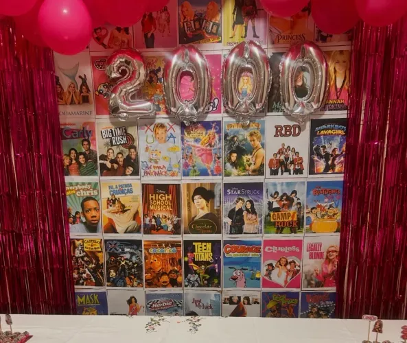 Decoração anos 2000 (mural mais enfeites)