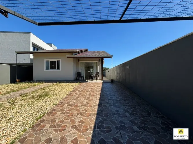 Excelente Casa com Piscina e Energia Solar no Ecovalle.