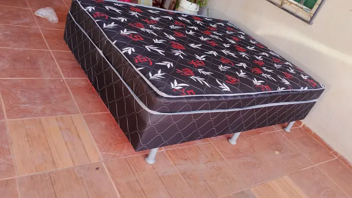 Vendo essa cama casal nova