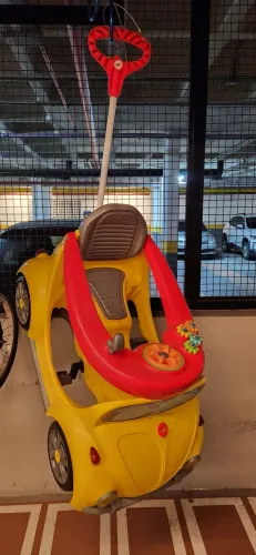 Fusca amarelo infantil 
