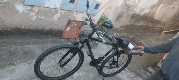 Bicicleta toda ok , rolamentos era de um Sr com 85 anos de idade no capricho