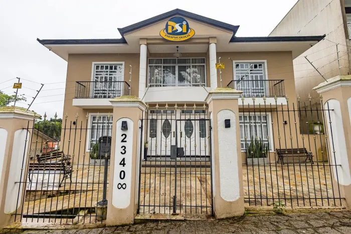 Casa Comercial de 4 quartos no bairro Santa Felicidade
