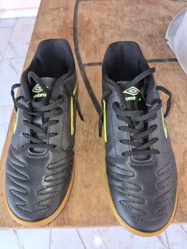 Tênis Futsal Umbro. Original. N. 38. Novo