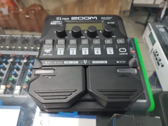 Pedaleira Zoom G1four