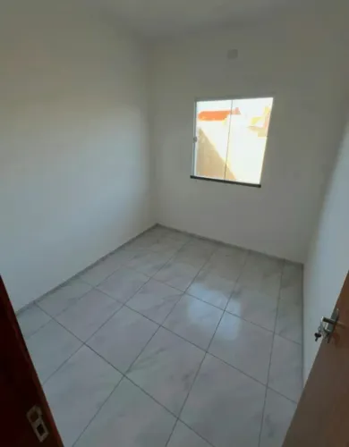 ? Casa à Venda ? O imóvel conta com: ? 46 m² de área construída ? 2 quartos ? Banheiro s