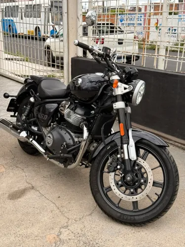 Royal Enfield Super Meteor 650 24/25 Astral Black