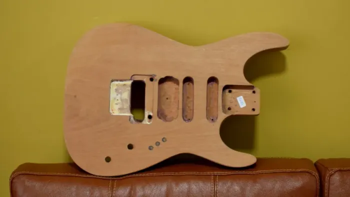 Corpo para guitarra em mogno anos 90 HSS estilo Ibanez (C284)