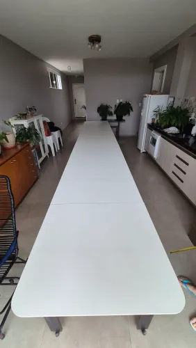 Mesa extensível com +20 lugares