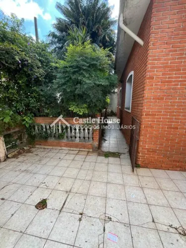 Casa com 3 Dormitórios e Garagem para Alugar em Vila Moinho Velho - R$ 3.500/mês