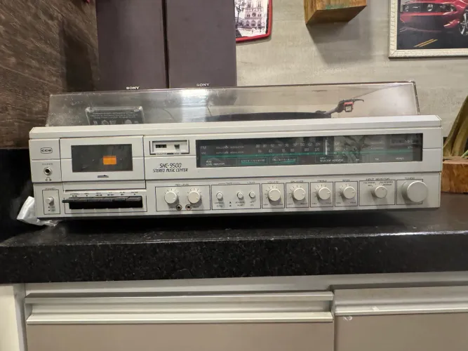 Vintage!  Som CCE- toca disco, rádio, toca fita k7.  Duas caixas- Sony.