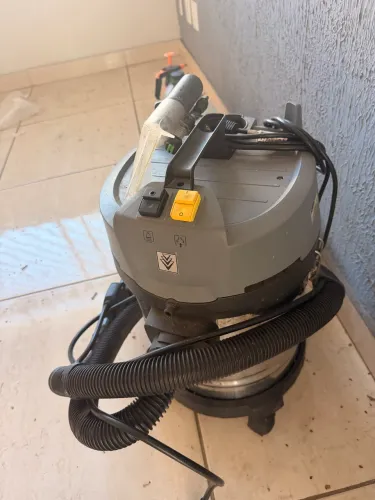 Máquina extratora Karcher