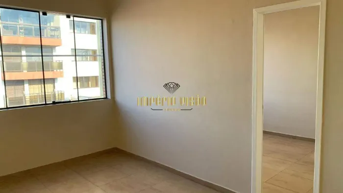 Sala Comercial com Banheiro para Locação no Centro de Suzano-SP.