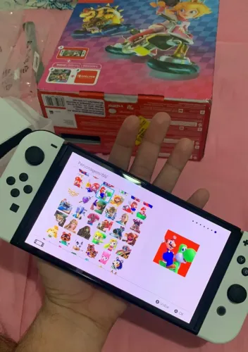 Nintendo Switch OLED + 2 Jogos + Controle LinYuvo + 2 Cases para transporte