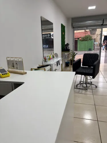 Vendo móveis de salão de beleza completo